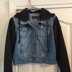 🌸 3 FOR $30 🌸 Distressed Hooded Jean Jacket